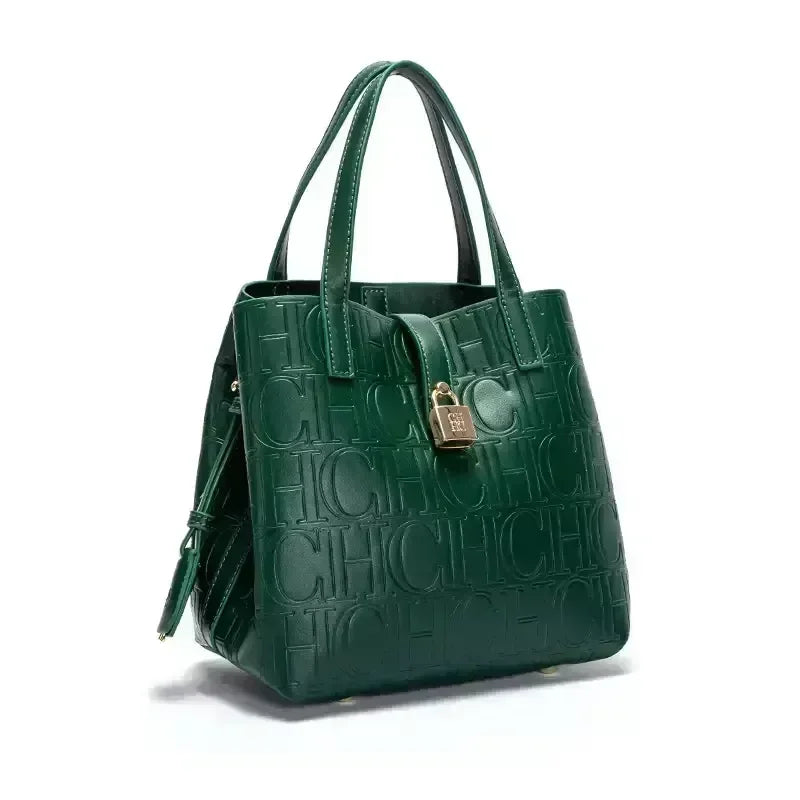 Men's bag, available in single shoulder or cross-body design, suitable for daily use during school. Made of nylon material.