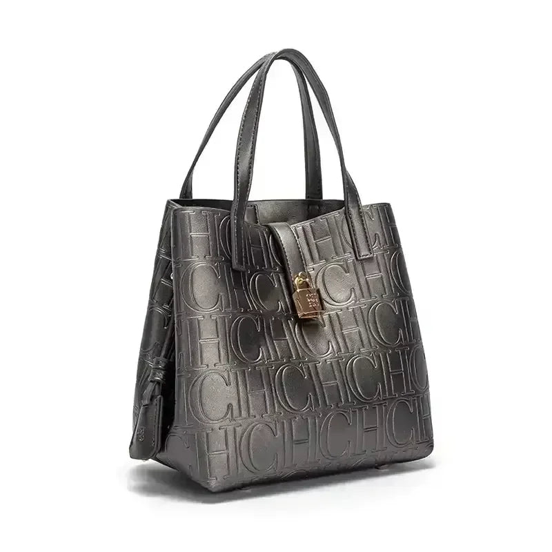 Men's bag, available in single shoulder or cross-body design, suitable for daily use during school. Made of nylon material.