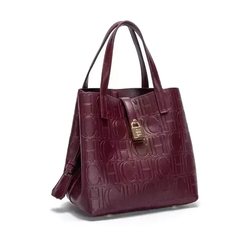 Men's bag, available in single shoulder or cross-body design, suitable for daily use during school. Made of nylon material.